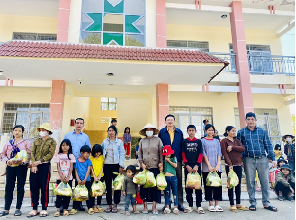 Chương trình "Tết yêu thương" mang niềm vui đến với mọi nhà